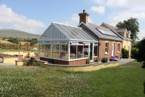  Brynhaul Bed and Breakfast  Clynderwen